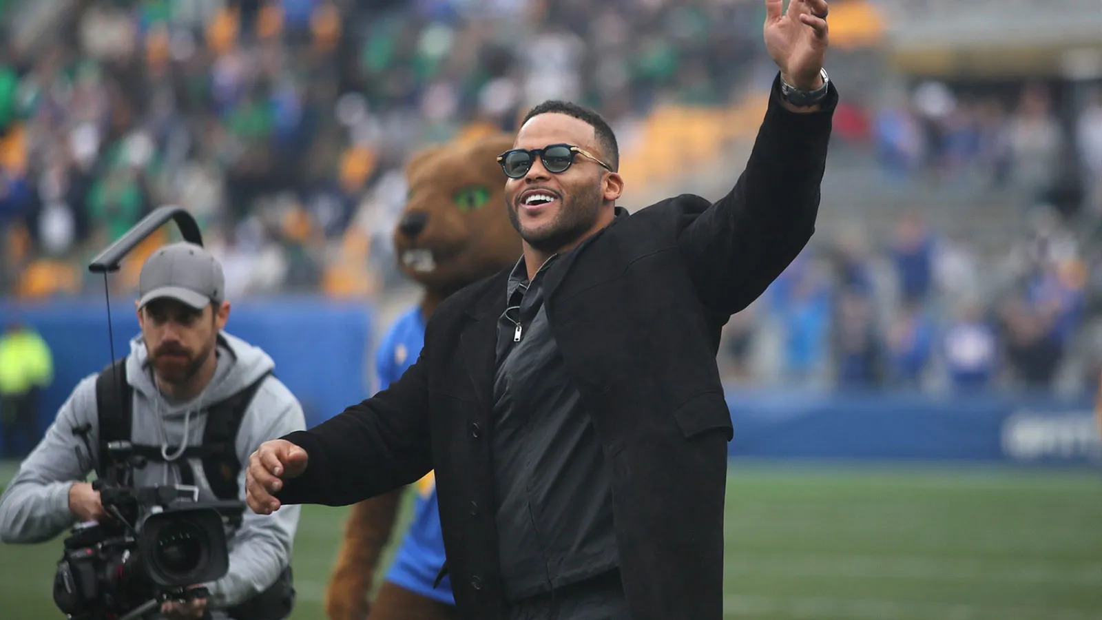 Star Rams DB makes convincing pitch to Aaron Donald amid return rumors