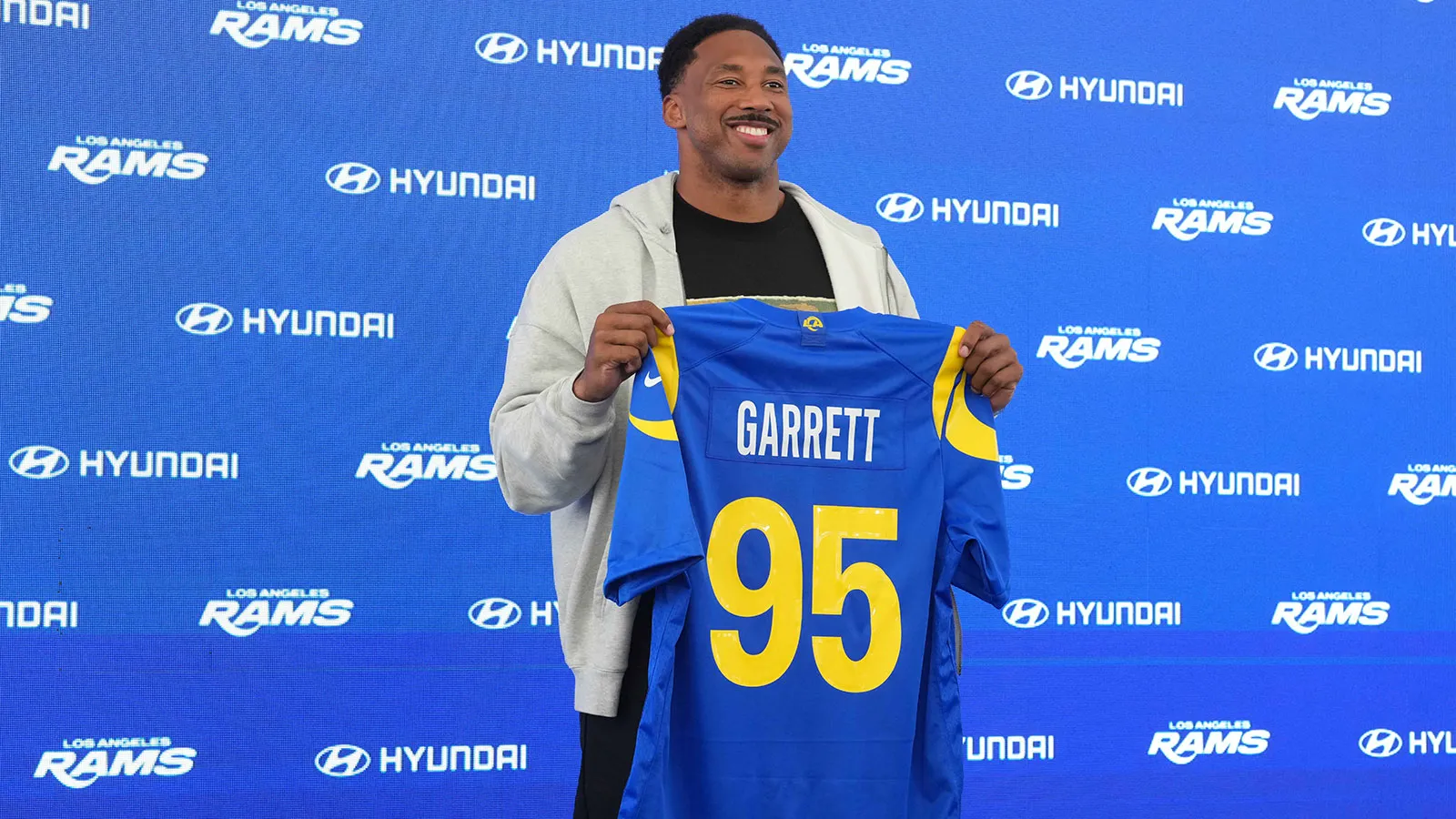 Rams’ Chris Shula talks Myles Garrett usage with Michael Jordan, LeBron James comparison